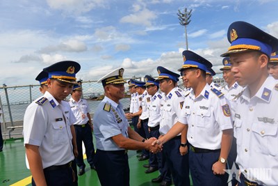View - 	Tàu CSB 8002 cập cảng Cebu Pier 5 (thành phố Cebu, Philippines)